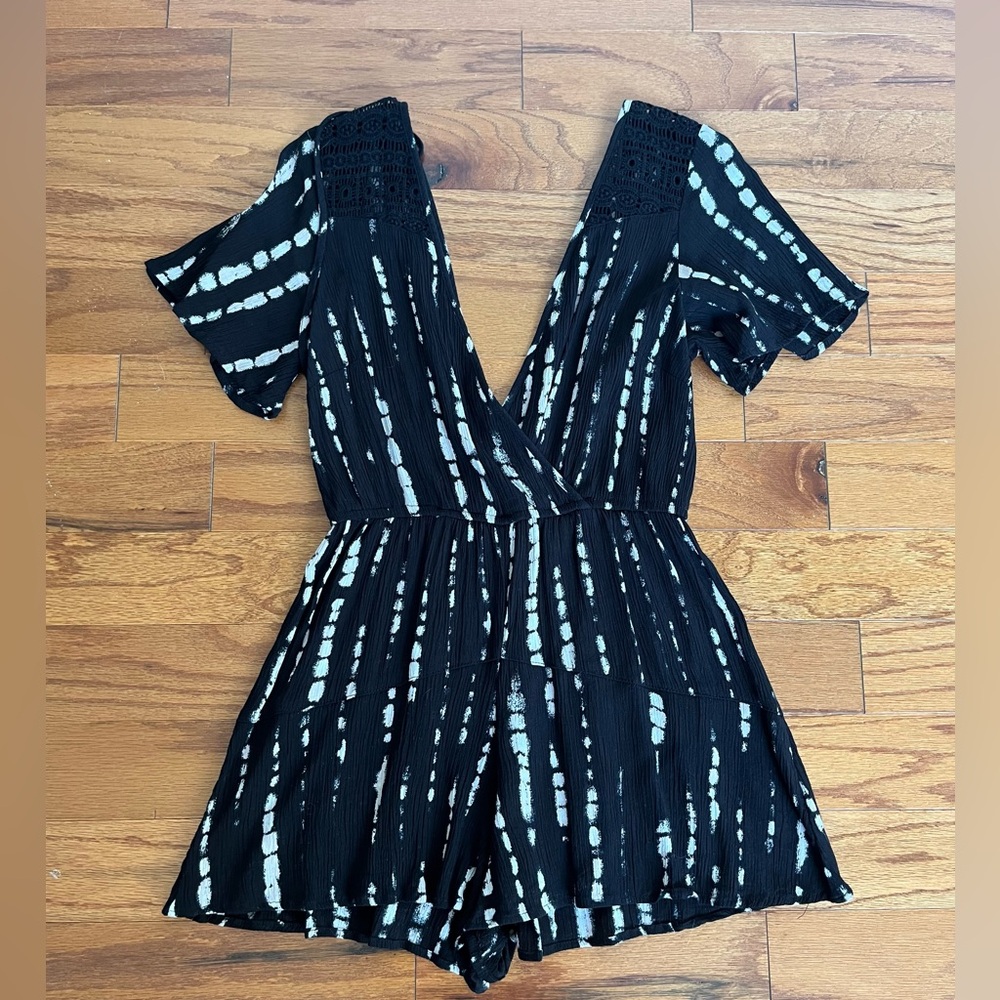 Xhilaration size small black and white tie back romper
